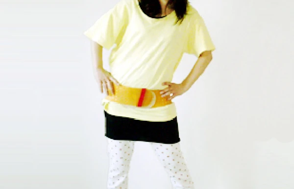 産後のセルフケア体操指導｜施術効果を維持し、自宅でも簡単に続けられる骨盤底筋トレーニングやストレッチのアドバイス風景
